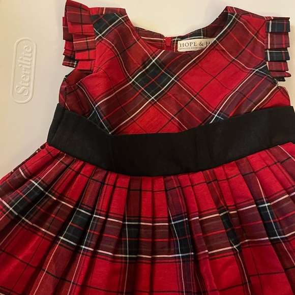 Adorable toddler Christmas dress - Picture 2 of 4